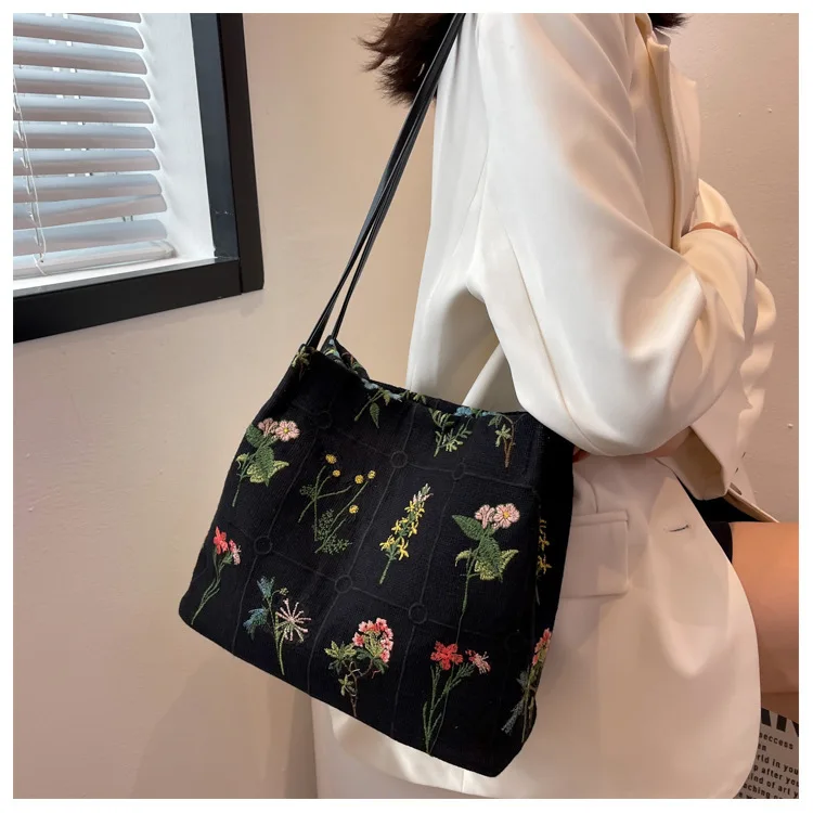 Сумка-тоут женская с вышивкой модная тканевая Сумочка на плечо большой