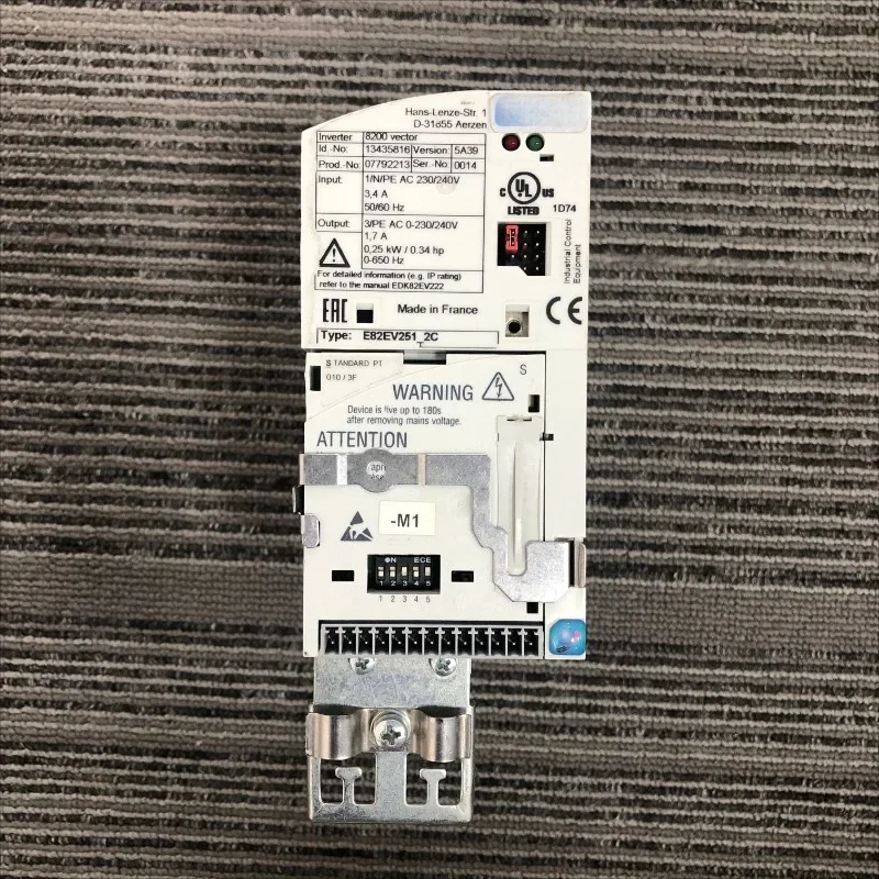 E82EV251_2C для преобразователя частоты Lenze 8200 0 25 кВт 220 В с платой ввода-вывода
