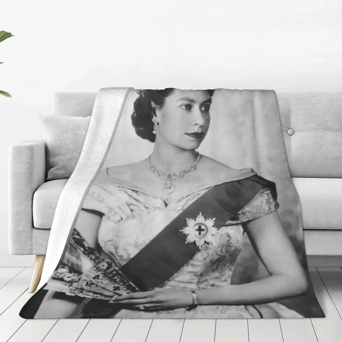 

Her Majesty Queen Elizabeth II Knitted Blanket Flannel British Royal Crown Ultra-Soft Throw Blankets for Bedding Couch Bedspread