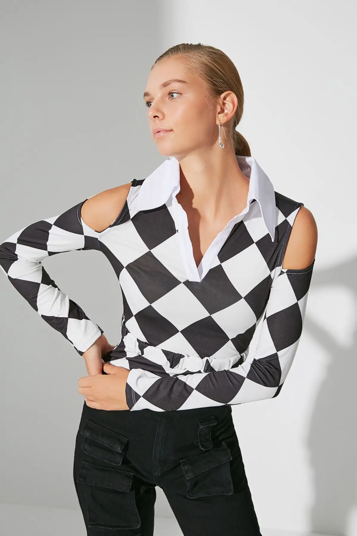 Trendyol Cut Out Detail Snaps Arched Knitting Body TWOAW22BD0064