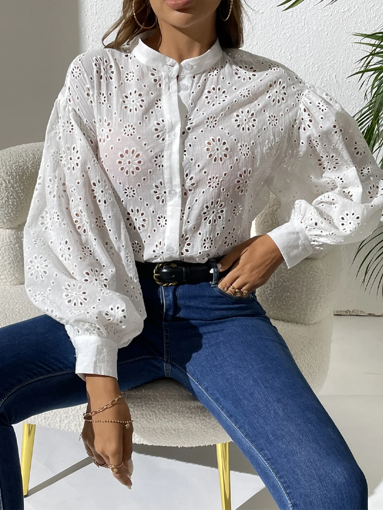 Блузка женская демисезонная с длинным рукавом и V-образным вырезом |