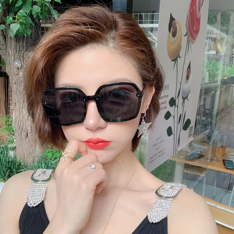 

Fashion unisex UV400 outdoor Sunglasses trendy rectangular frame for men women travel driving eyewear multicolor option