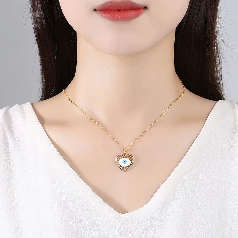 Женское колье с подвеской в виде сердца из серебра 925 пробы