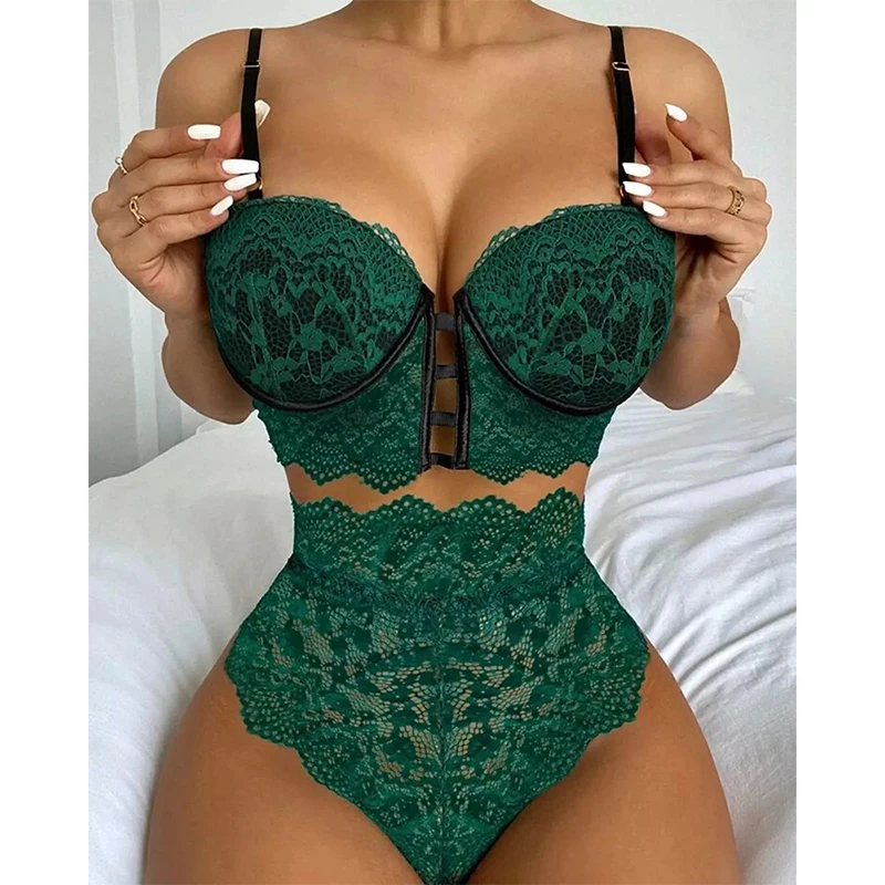 

Divasily Crochet Lace Scallop Trim Lingerie Set Women Contrast Paneled Spaghetti Strap V-neck Sexy Bra and Panty