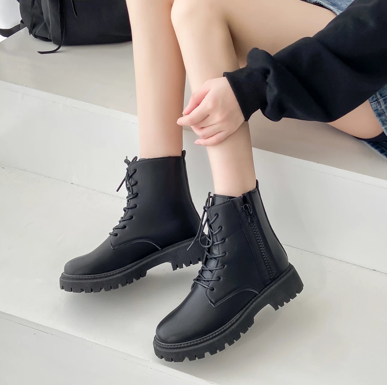 Workwear boots Autumn and winter new single shoes Martin boots Women's English style high top shoes Big black boots Women