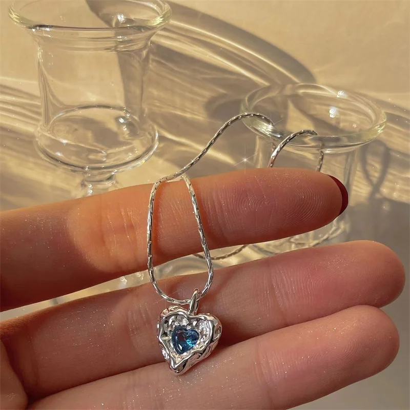 

Blue Crystal Irregular Hammer Heart Pendant Necklace Shiny Zircon Lava Heart Clavicle Chain Creative Wedding Aesthetic Jewelry