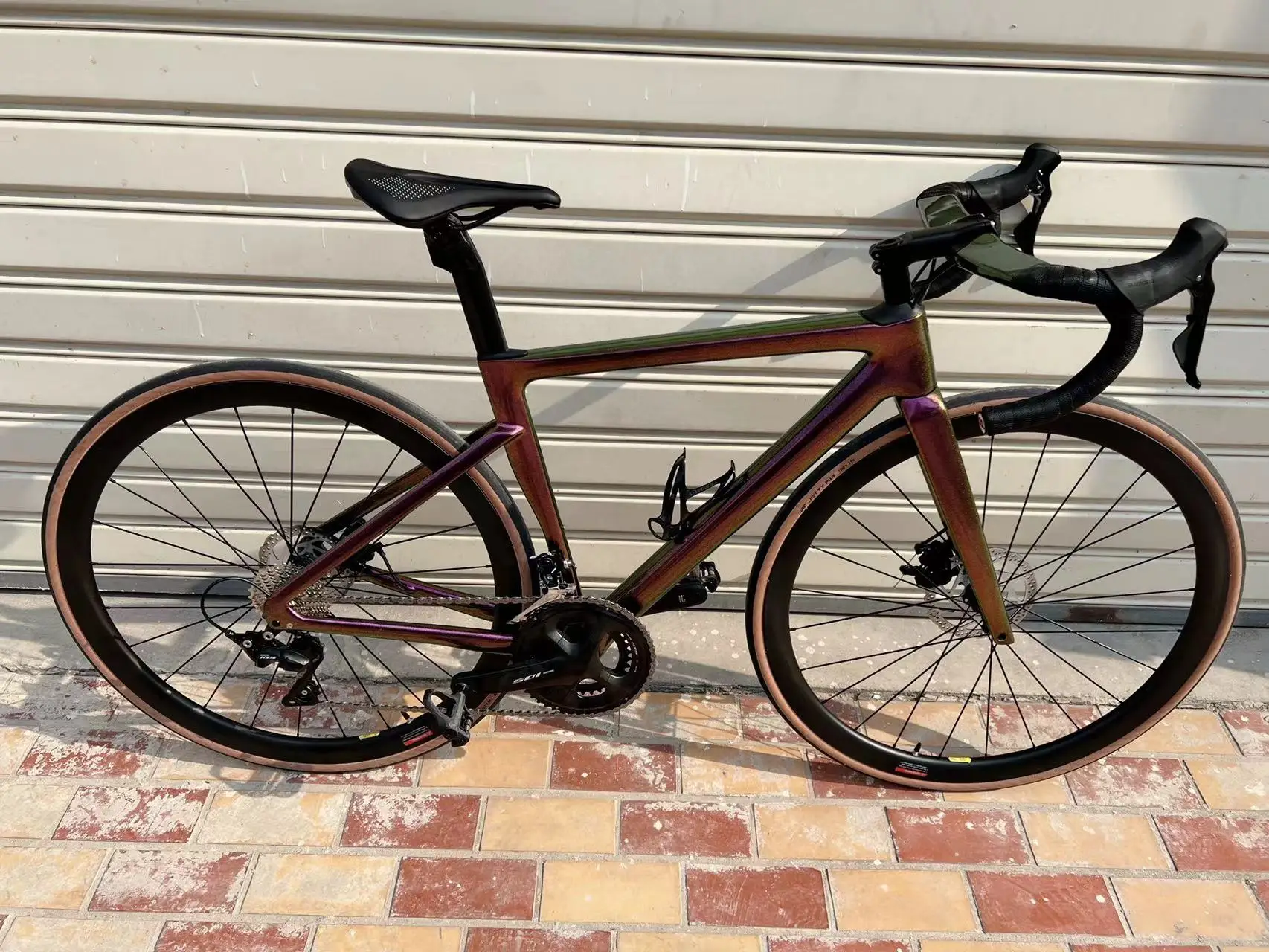 

High quality road bicyle SL7 carbon frame chameleon coating clean line threaded BB compatible Di2 700C carbon bicycle frameset