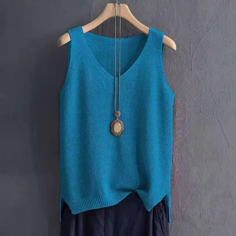 

Fashion Summer Ladies Solid Color Camisole Base with V-neck Spring and Summer Sleeveless Loose Bottoming Shirt for Outer Wear