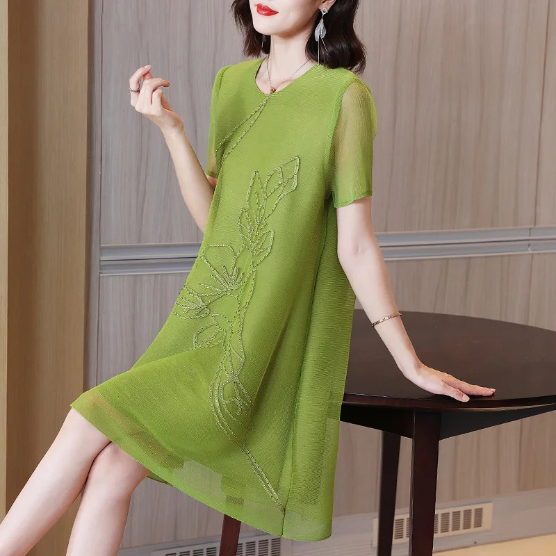 High End Wrinkled Mother Summer Dress 2022 New Women's Foreign Style Age Reduction Loose  Women's Dress