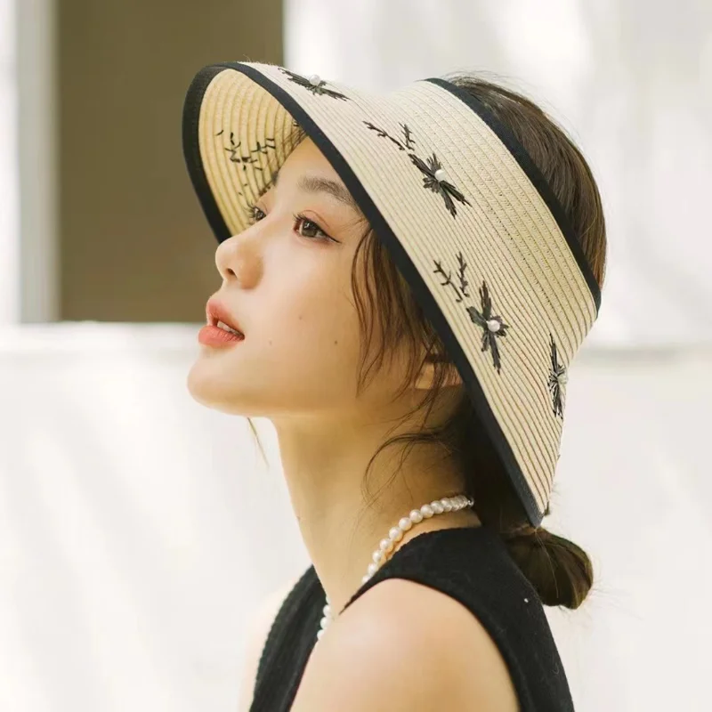 Рисунок 5 - Женская соломенная шляпа с вышивкой