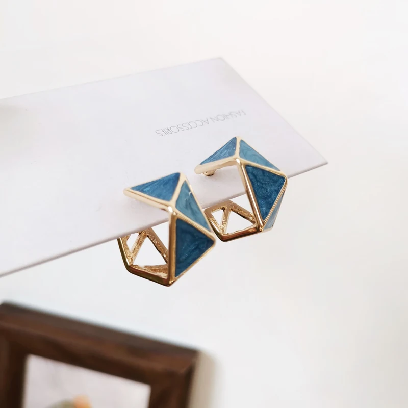 

New Fashion Vintage Ancient Ways of Hoop Earrings Trendy C-Word Stud Earrings Niche Design Students Earrings Girls Jewelry138