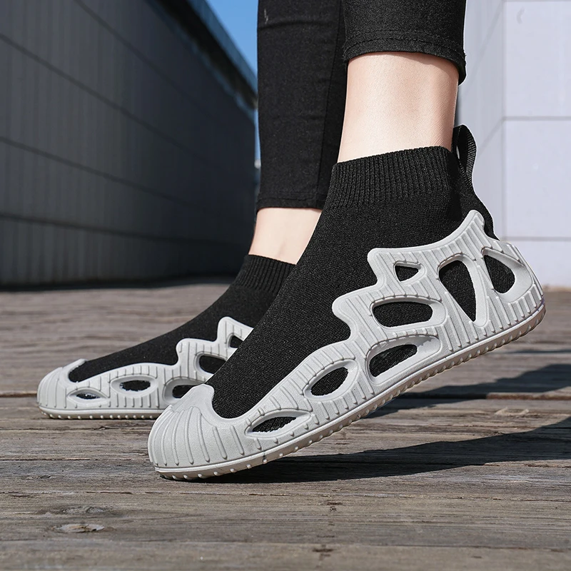

Men's shoes new lightweight breathable flying woven socks shoes couple hundred matching casual shoes women comfortable sneakers