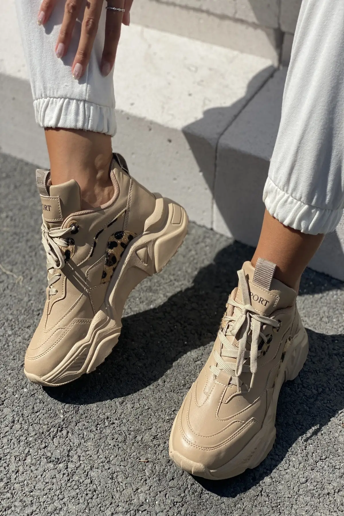 

Женские кроссовки INASPORT425 с индивидуальным дизайном