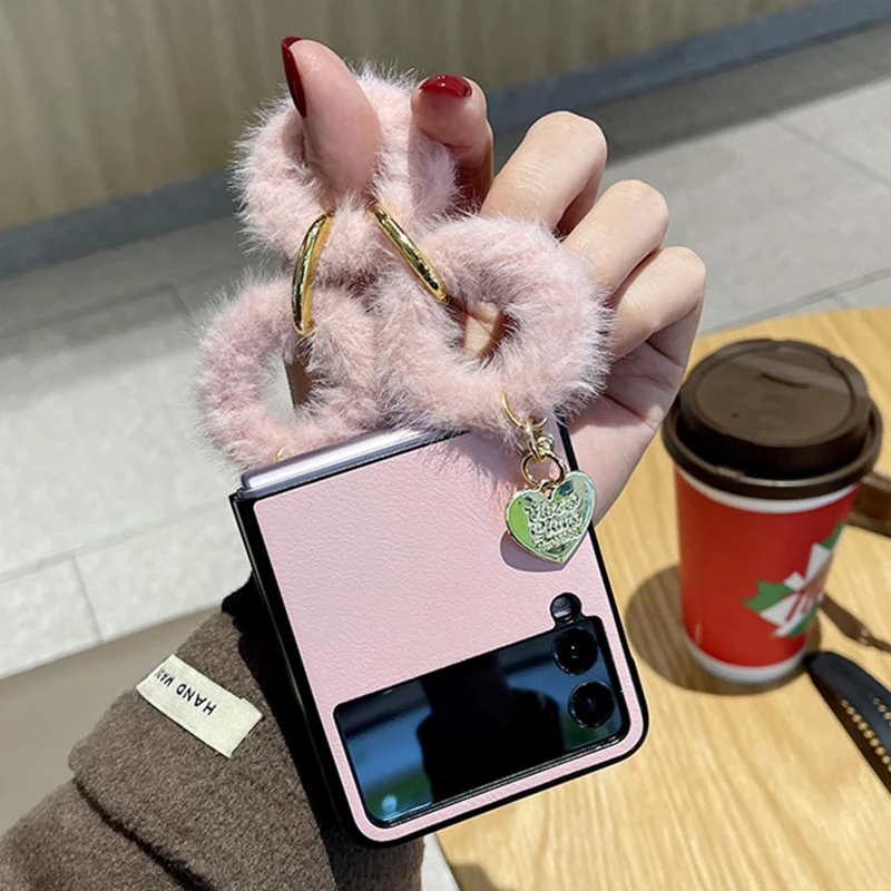 

Женский милый чехол для телефона с плюшевым браслетом для Samsung Galaxy Z, флип-чехол из искусственной кожи, жесткая задняя крышка из поликарбонат...