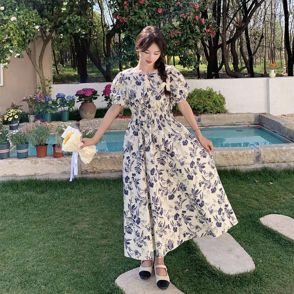 Женское платье с завышенной талией и цветочным принтом в стиле Хепберн лето 2024