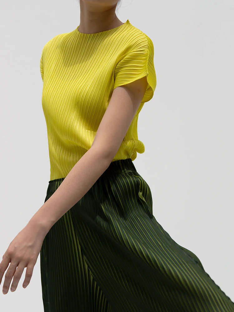 Женская плиссированная футболка GVUW Универсальные однотонные повседневные