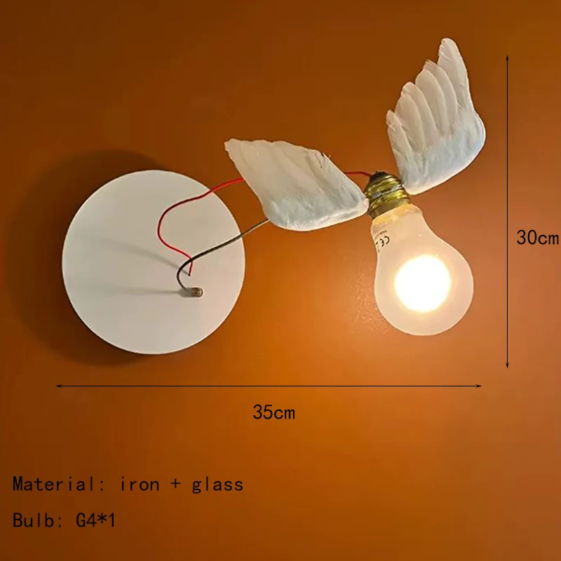 

Настенный светильник с перьями