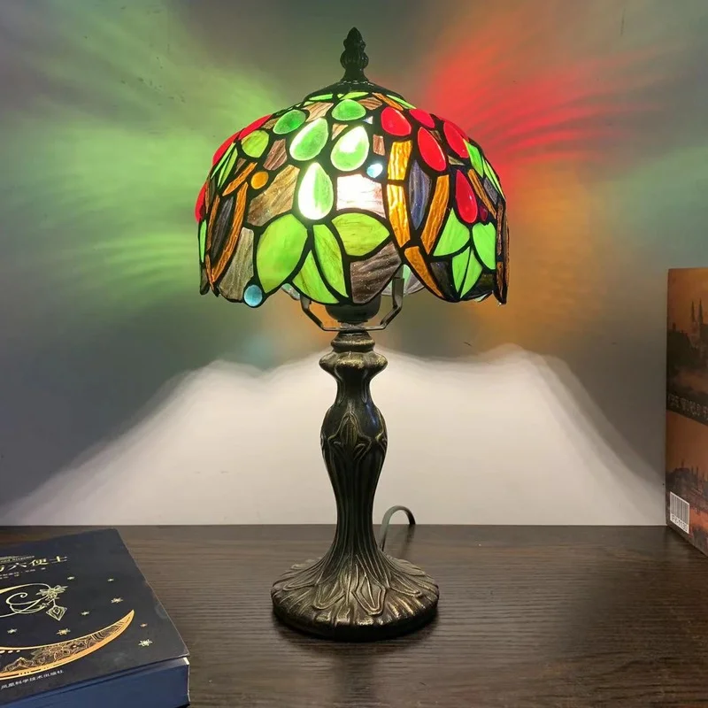

Американский декоративный светодиодный светильник в стиле Тиффани, настольная лампа, простой светильник для спальни, лампы для гостиной, н...