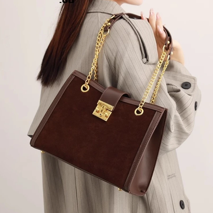 Зимняя матовая кожаная женская сумка модная на плечо с цепочкой повседневная