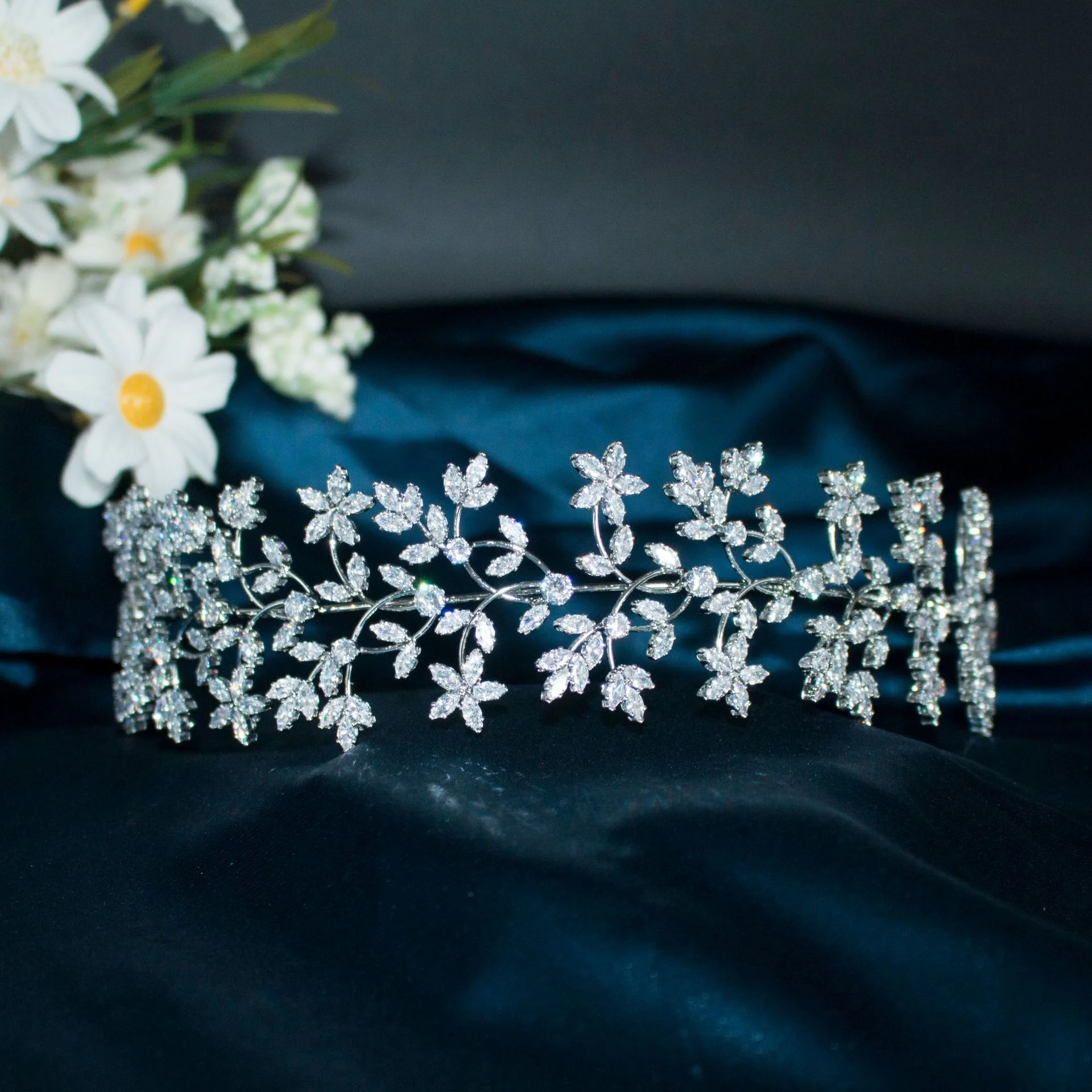 

Новый корейский стиль Блестящий инкрустированный цирконием цветок Цирконий темпераментный повязка на голову для невесты