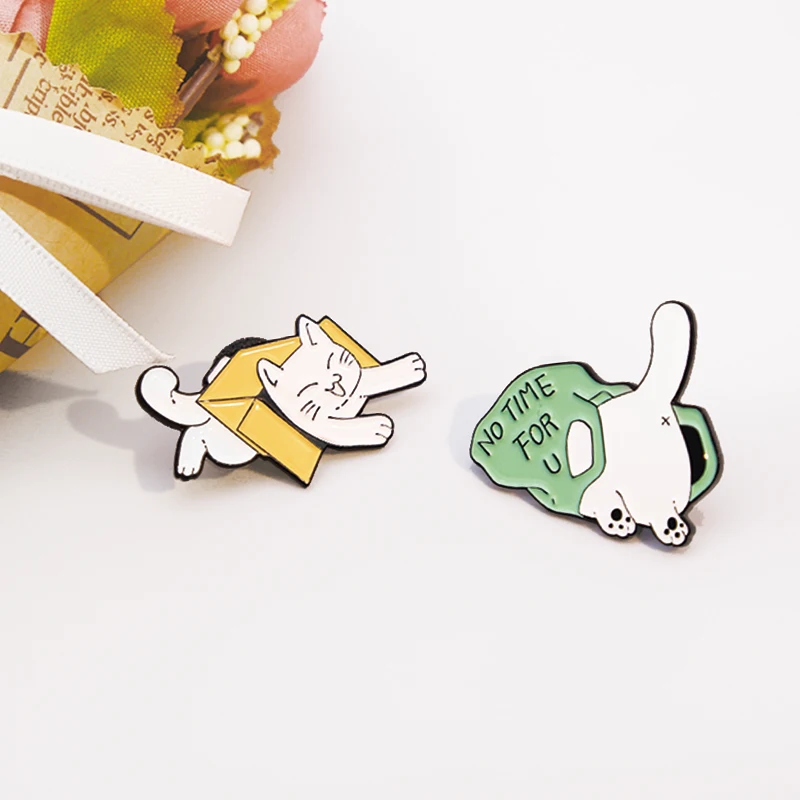 Эмалированная брошь в виде котят обнимающих ангелов купидонов для одежды