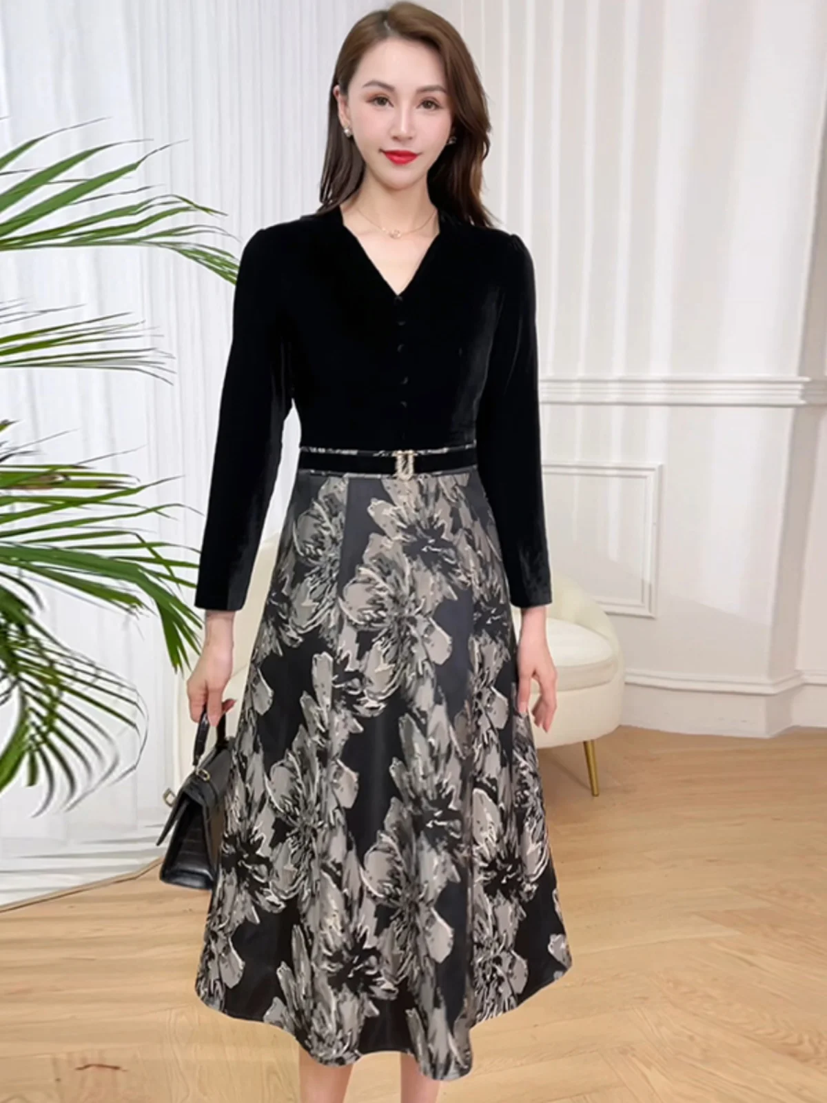 2024 Ранняя весна Цветное платье Женское с длинными рукавами Искусственное