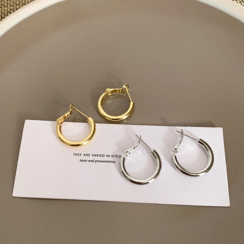 

Korean New Earings For Womens Dangle Drop Minimalist Elegant Temperament Ear Studs Fashion Girl Retro Charm Jewelry Gift