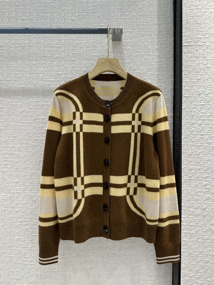 

2023 New Women Prefall Fashion Classic Casual Comfortable Plaid Cashmere Knit Cardigan