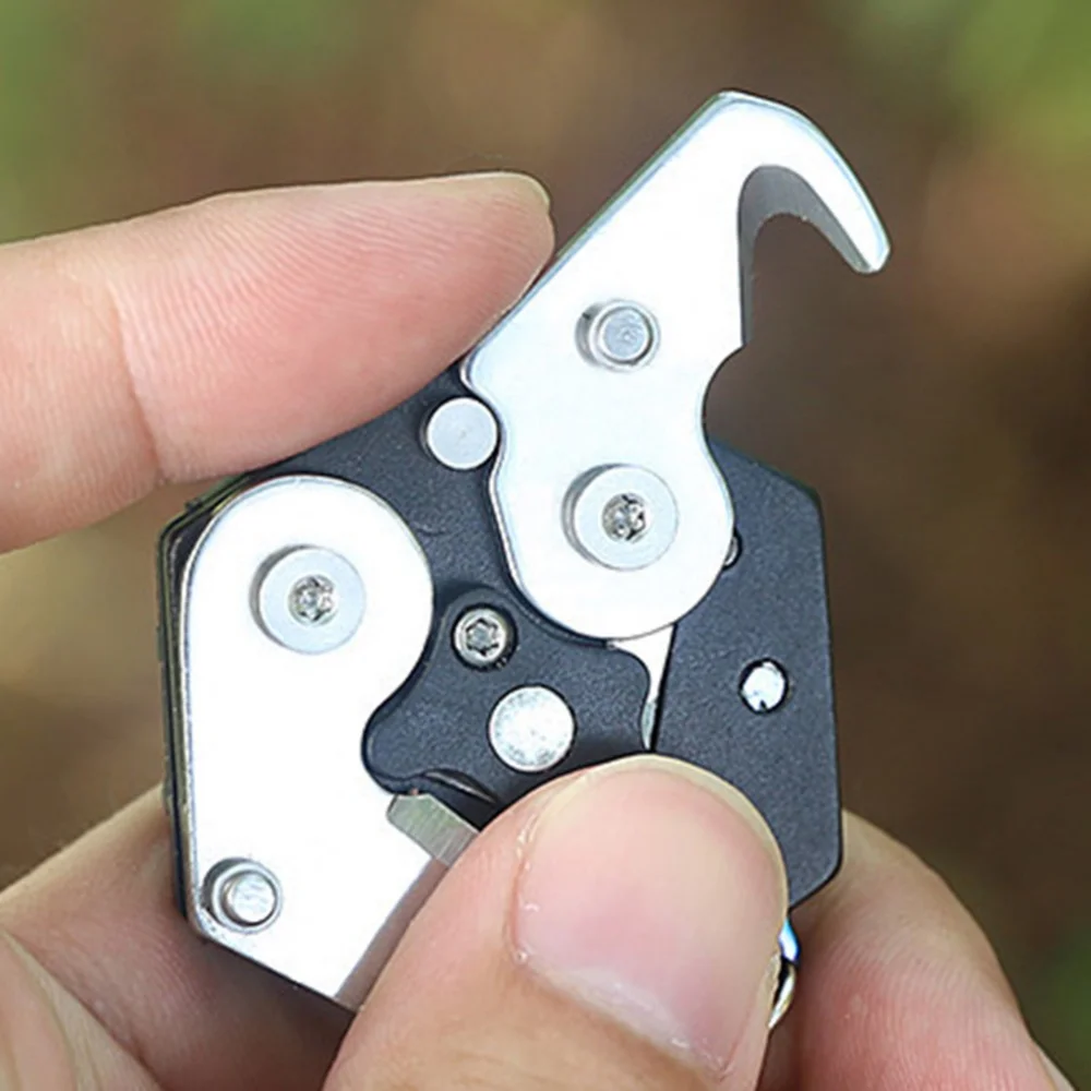 8 in 1 Folding Coin Keychain Durable Stainless Steel Mini Gear Pocket Knifes Openers Keychain for Camping Hunting Pocket Tools