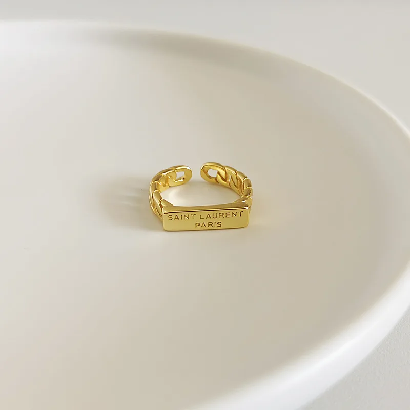 Рисунок 4 - Женское кольцо с буквами на английском языке