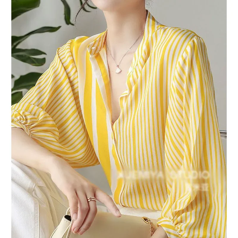 Свободная женская рубашка в корейском полоску с круглым вырезом и принтом новая