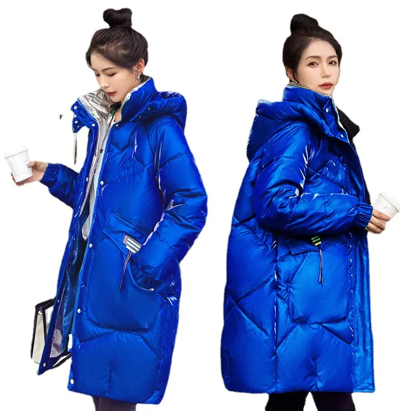 Рисунок 4 - Женский длинный пуховик с капюшоном и толстыми буквами