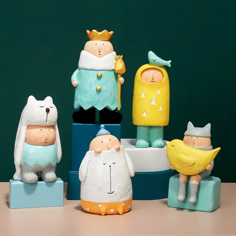 

Modern Cartoon Cute Kids Figurines Colorful Animal Kingdom Figures Kids Room Decoration Accessories King Queen Dolls