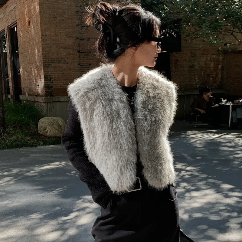 

Simple short woolen vest in autumn and winter