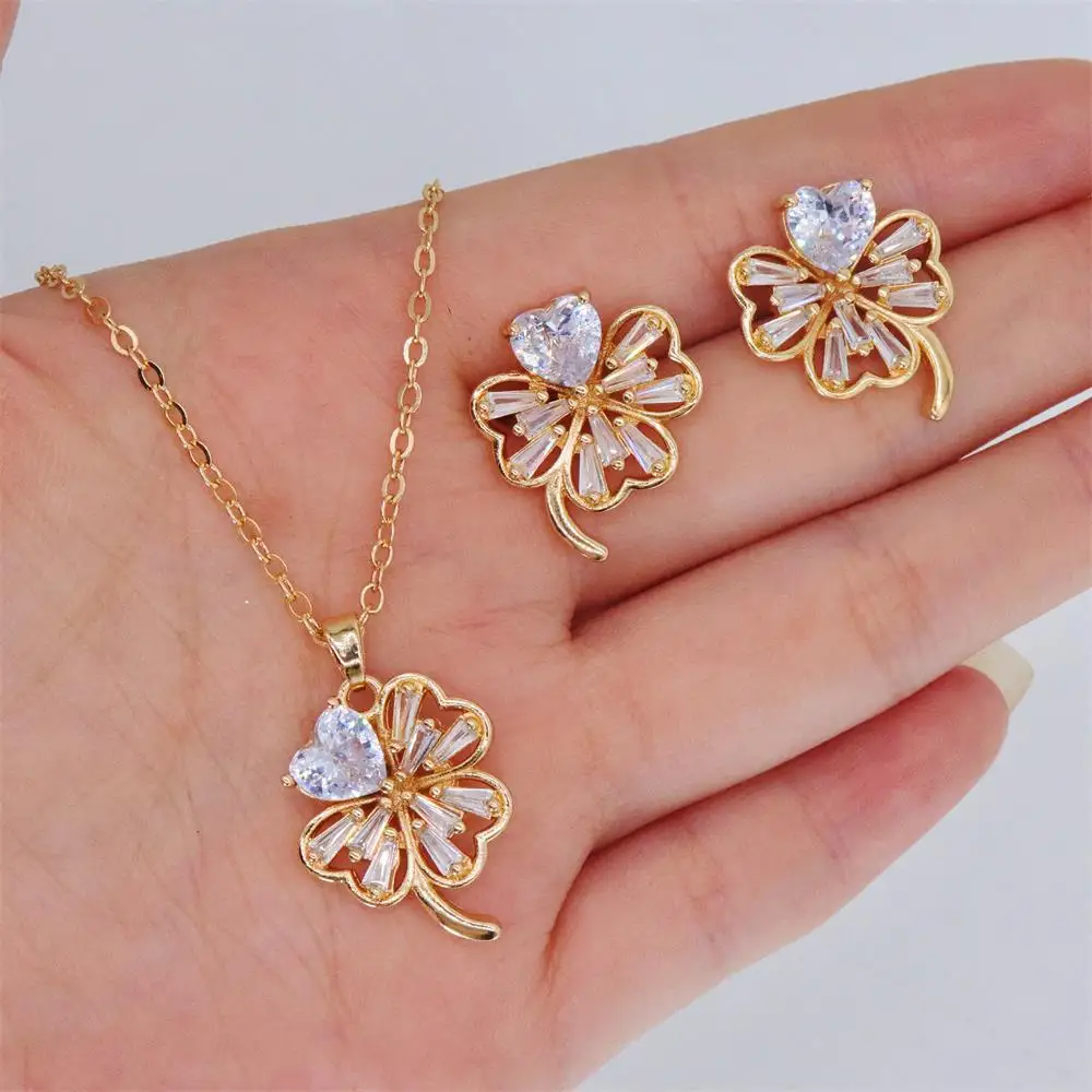 Цепочка с подвеской в виде четырехлистного клевера фианитом