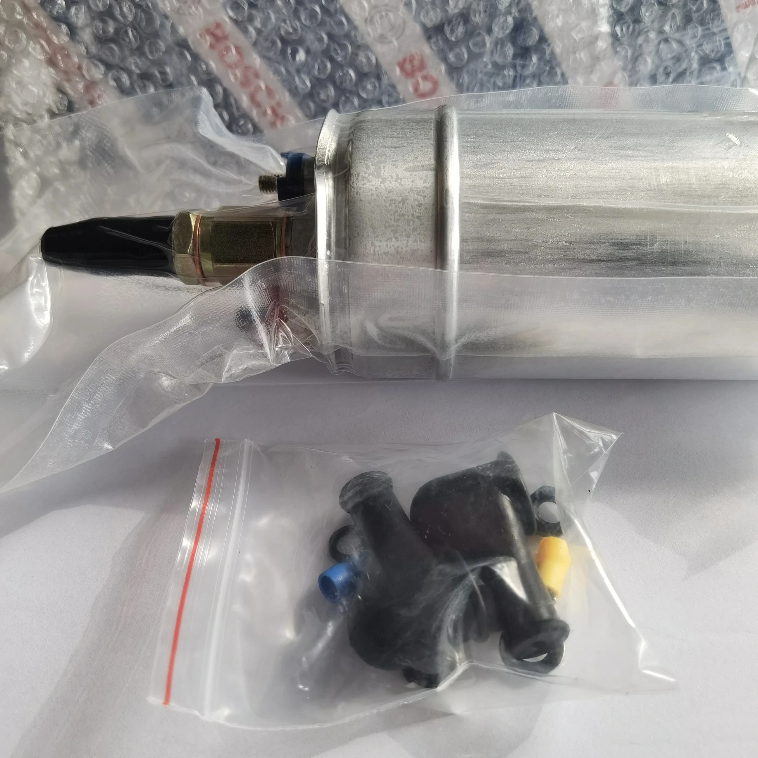 

Высокопроизводительная универсальная внешняя Встроенная топливная лампа E85 300LPH для Bosch 0580254044 580254044