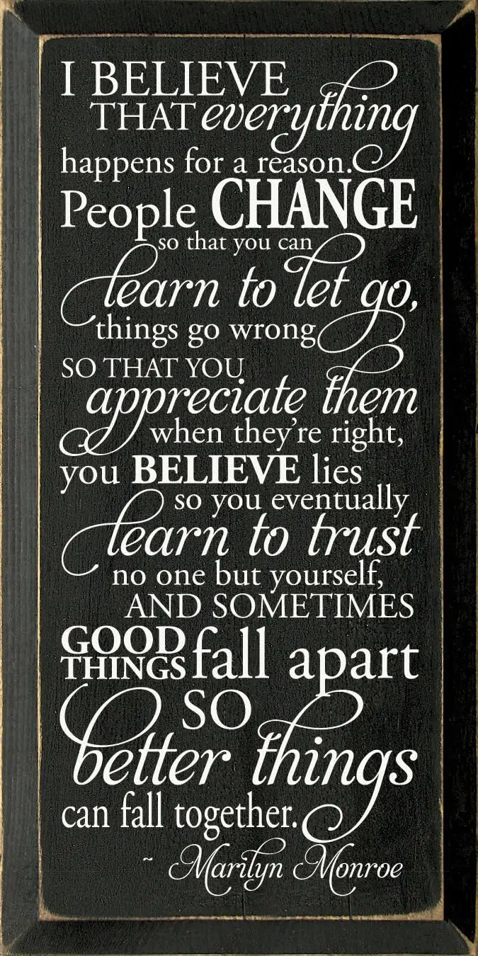 Деревянный знак: я верю что все happens for reason. Люди меняют так вы можете научиться