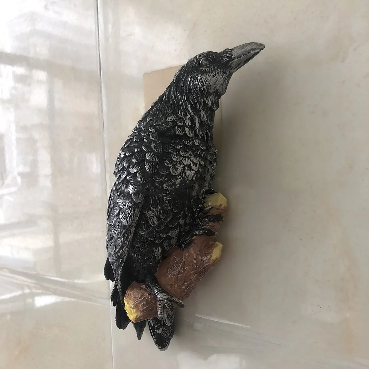 Искусственная скульптура животного изделия ручной работы из смолы ворон черная