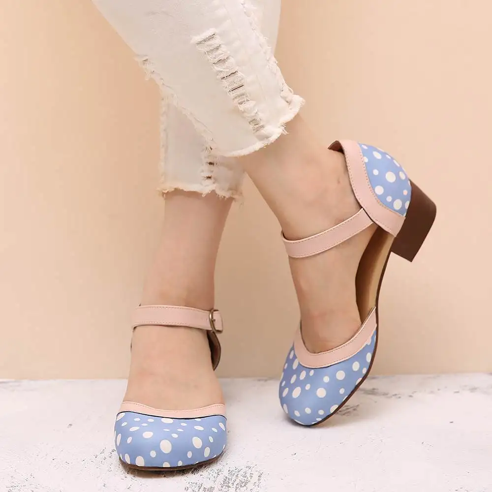 

2022 New Comfortable Women Shoes Closed Toe Buckle Strap Block Heel Pumps Large Size Mid Heel Ladies Elegant Sandals Beach Shoes