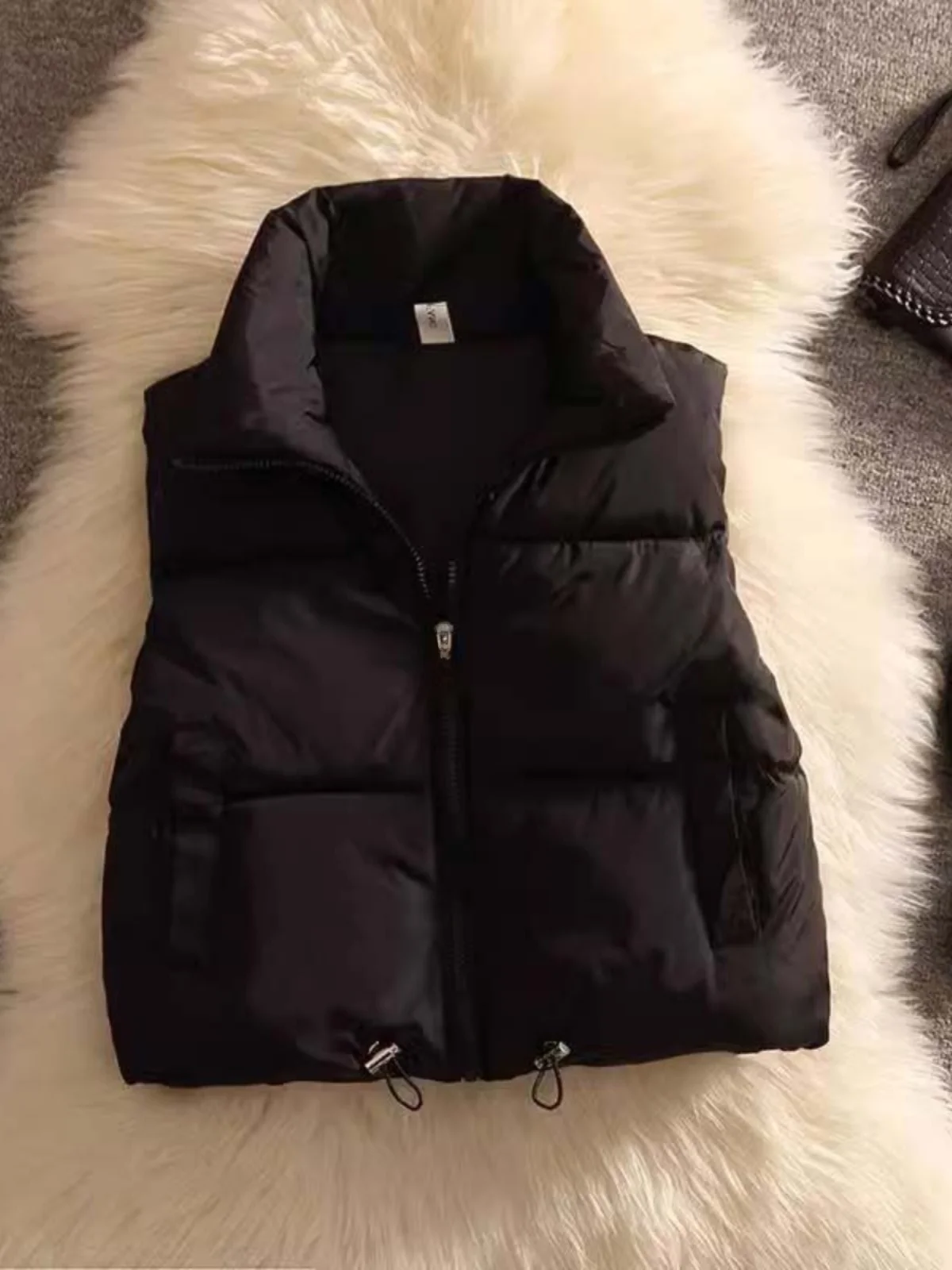 Уникальный супер красивый пуховый жилет с хлопковой подкладкой женский новый 2024