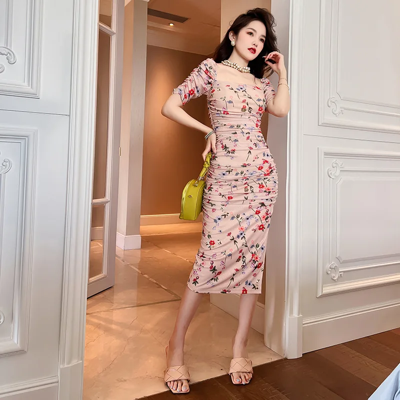 

Платье-миди с квадратным вырезом, цветочным принтом и разрезом