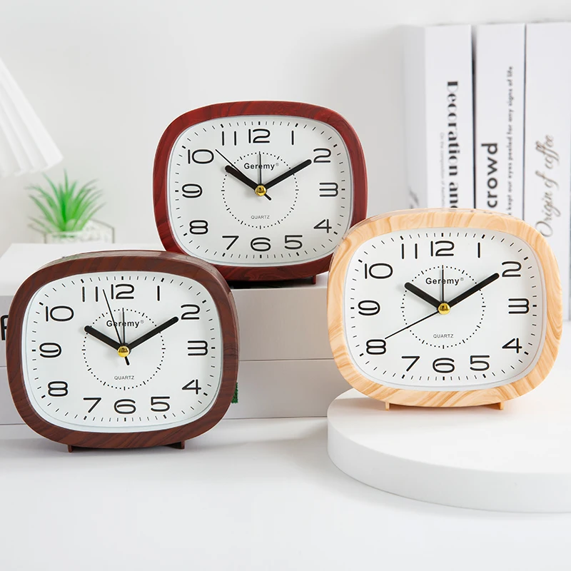 Простой деревянный зернистый прикроватный квадратный будильник для пожилых