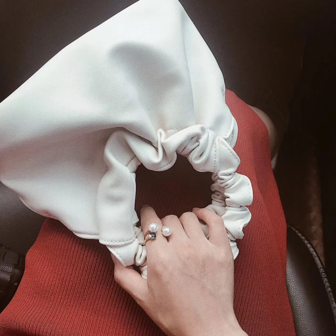 

Новинка Осень/Зима 2022, французская Минималистичная Сумка-тоут через плечо с оборками и кольцом