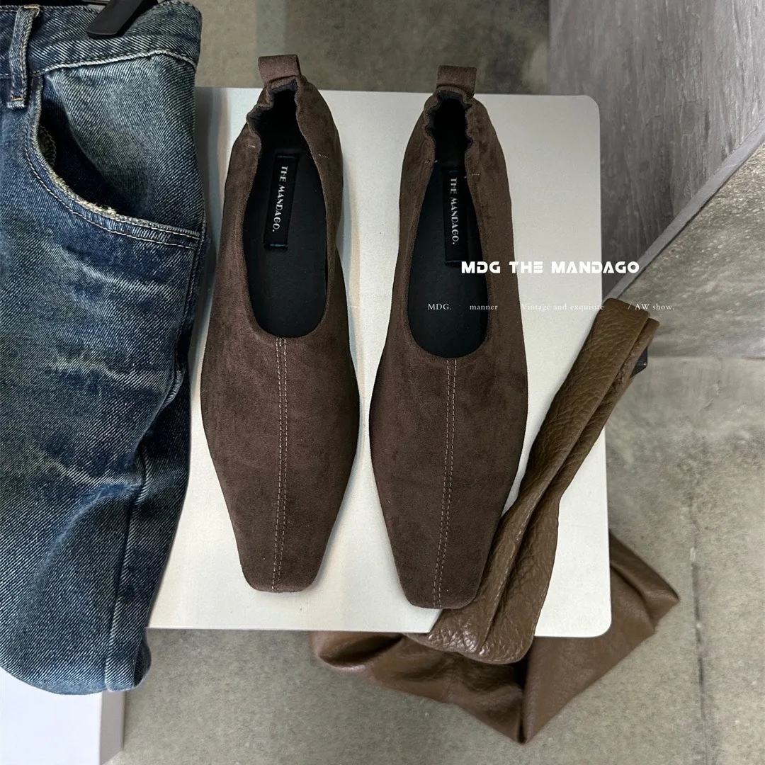 Туфли женские замшевые с квадратным носком небольшие лоферы глубоким вырезом