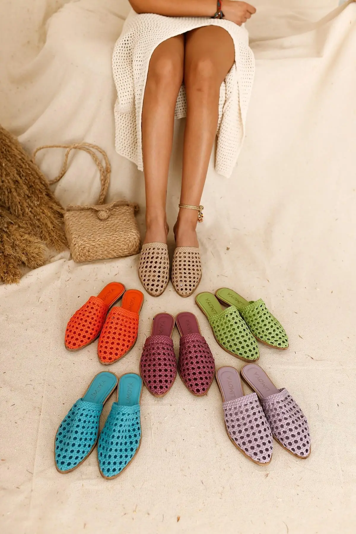 

Women's White Mesh Detailed Flat Slippers