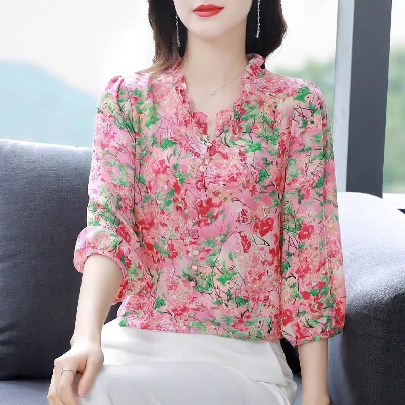 

Mom's Summer V-Neck Wooden Ear Edge Floral Bottoming Blouse 3/4 Sleeve Chiffon Shirt Women's Summer Fashion Half Sleeve Top