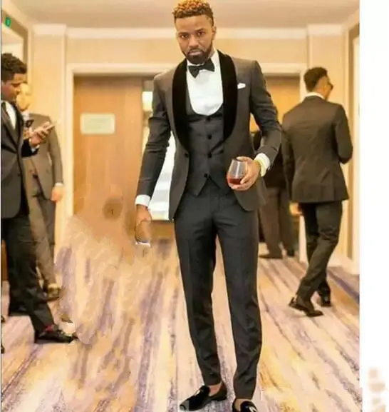 

Handsome One Button Charcoal Grey Groom Tuxedos Shawl Lapel Slim Fit Groom Best Man Suits(Jacket+Vest+Pants)