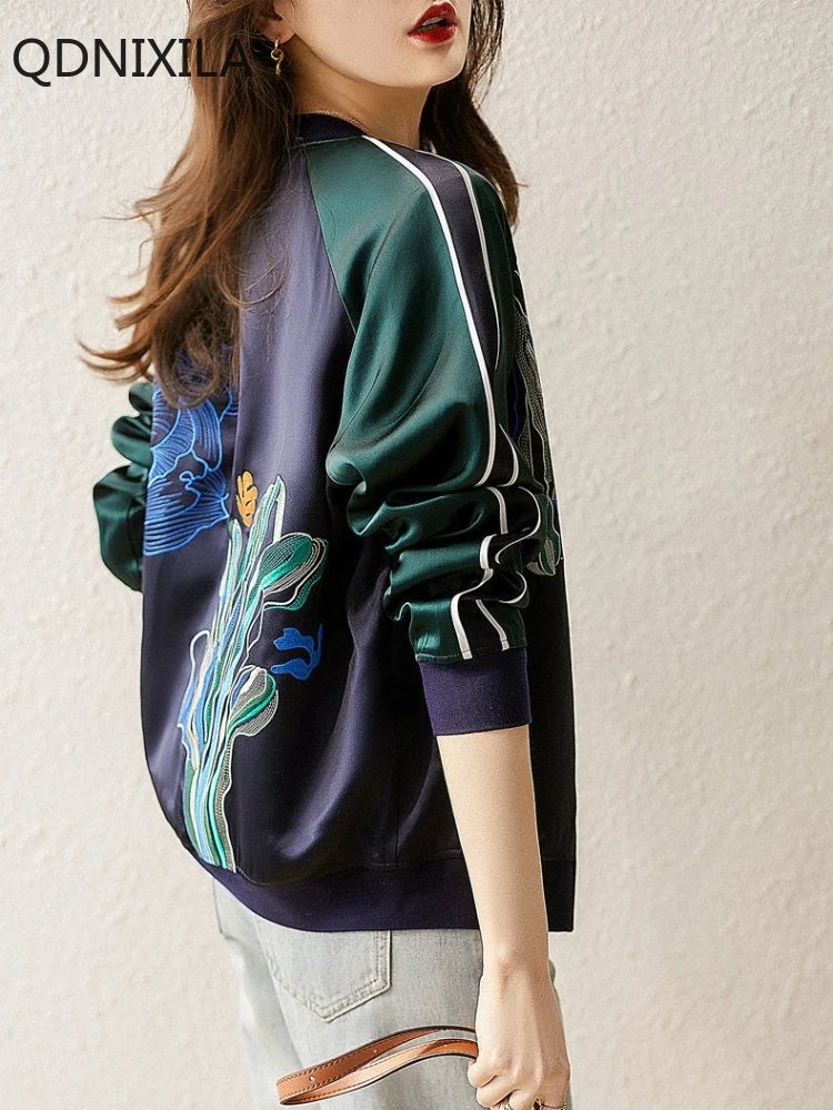 Женская джинсовая куртка с вышивкой