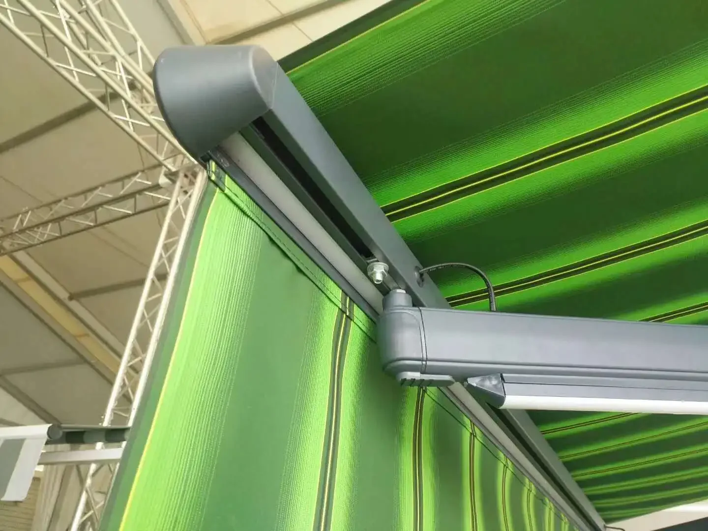 Роскошный электрический алюминиевый тент по индивидуальному заказу поставщик