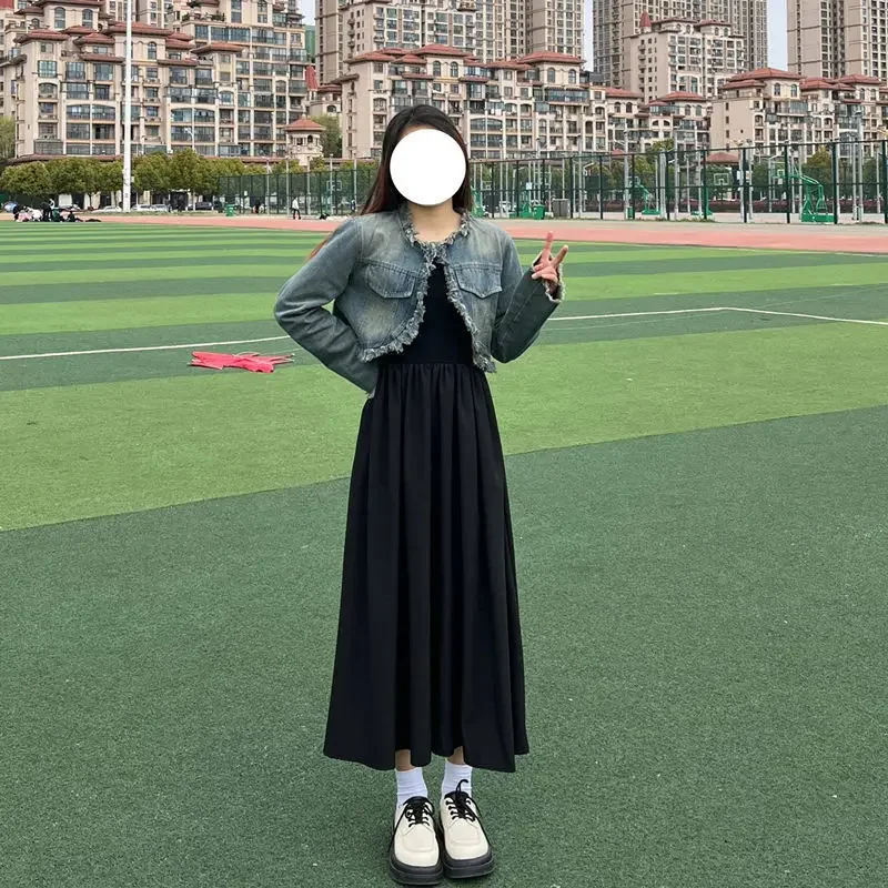 Элегантный винтажный укороченный джинсовый жакет и утягивающее платье с